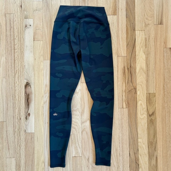 ALO YOGA high waist vapor camo legging size S - Picture 10 of 11